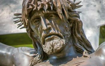 https://www.ladivinamisericordia.org/sites/default/files/field/image/1410to_jesus_station_12_1_adj.jpg