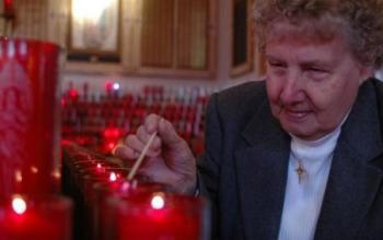 https://www.ladivinamisericordia.org/sites/default/files/field/image/candle_shrine.jpg