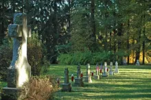 https://www.ladivinamisericordia.org/sites/default/files/field/image/0036mt_mic_cemetery06.jpg