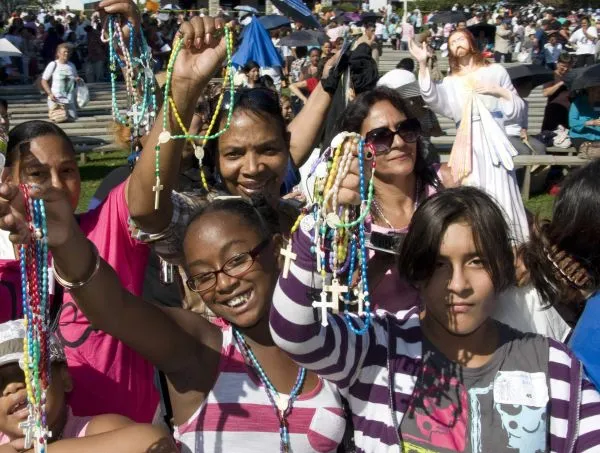 https://www.ladivinamisericordia.org/sites/default/files/field/image/110820mt_encuentro_blessing09.jpg