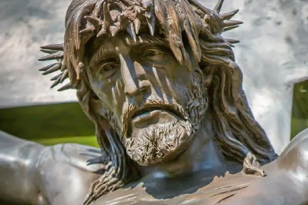 https://www.ladivinamisericordia.org/sites/default/files/field/image/1410to_jesus_station_12_1_adj.jpg