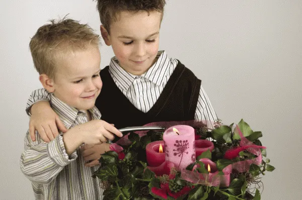 https://www.ladivinamisericordia.org/sites/default/files/field/image/advent_brothers.gif