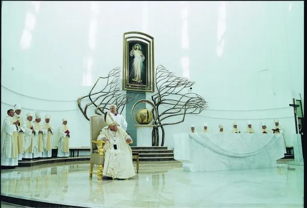 https://www.ladivinamisericordia.org/sites/default/files/field/image/jp_ii_lagiewniki.jpg